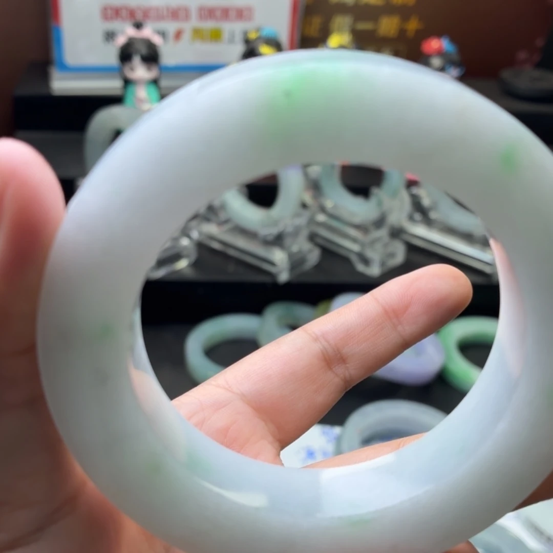 王***吉定制翡翠未镶嵌翡翠手镯多样性发一翡翠