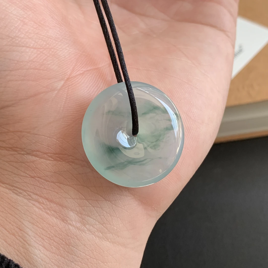 编号800330 缅甸天然A货翡翠老坑冰种飘绿花怀古平安扣