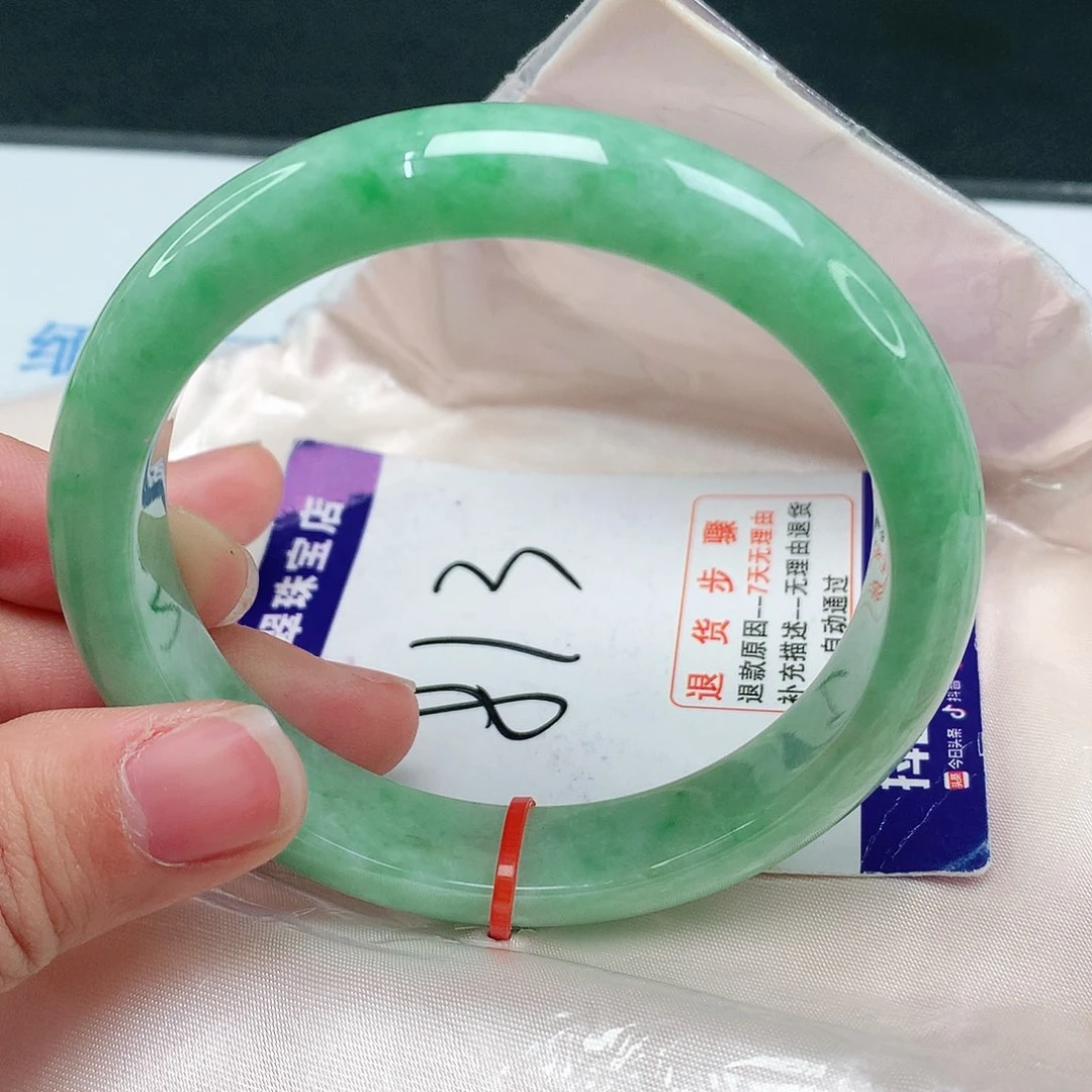 翡翠手镯未镶嵌翡翠