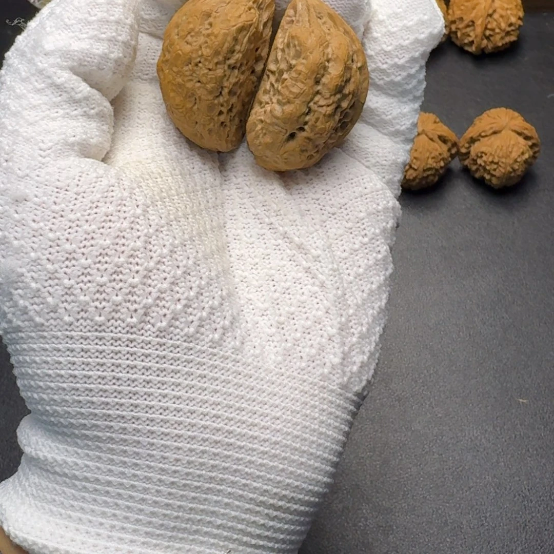 ¹***間桃核把件闪电购铁盒半壁