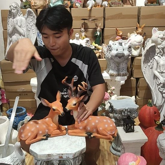 合成树脂梅花鹿一对