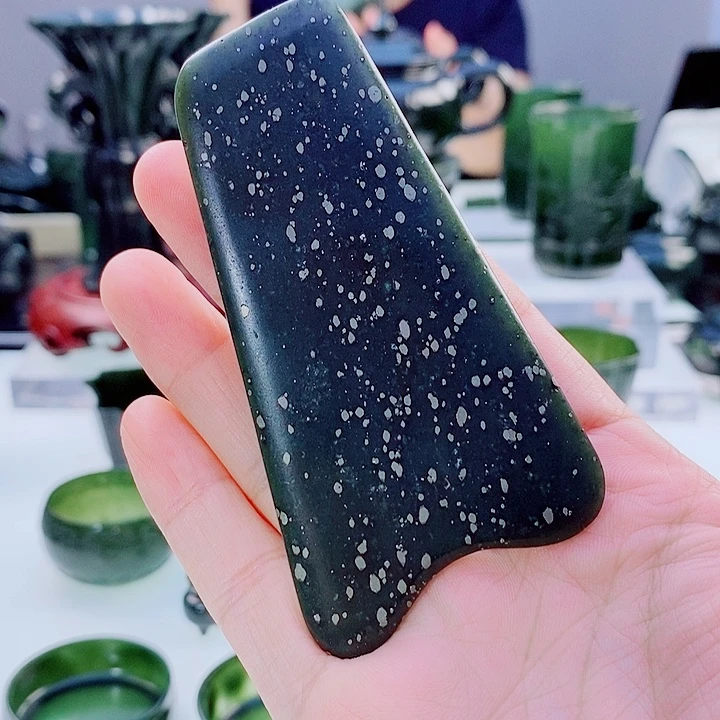 未镶嵌和田玉（青玉）把件