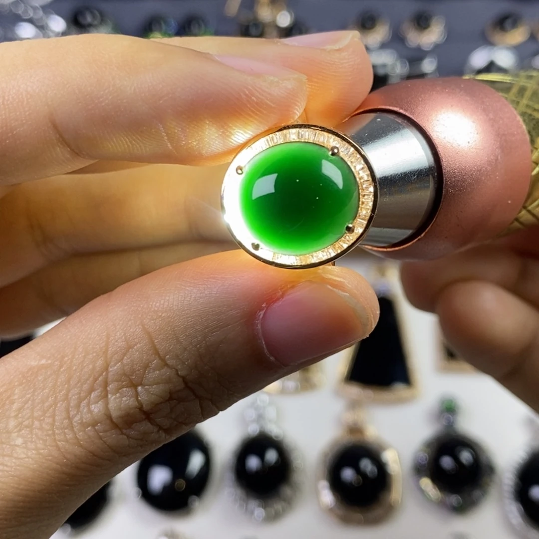 18K金镶嵌戒指翡翠