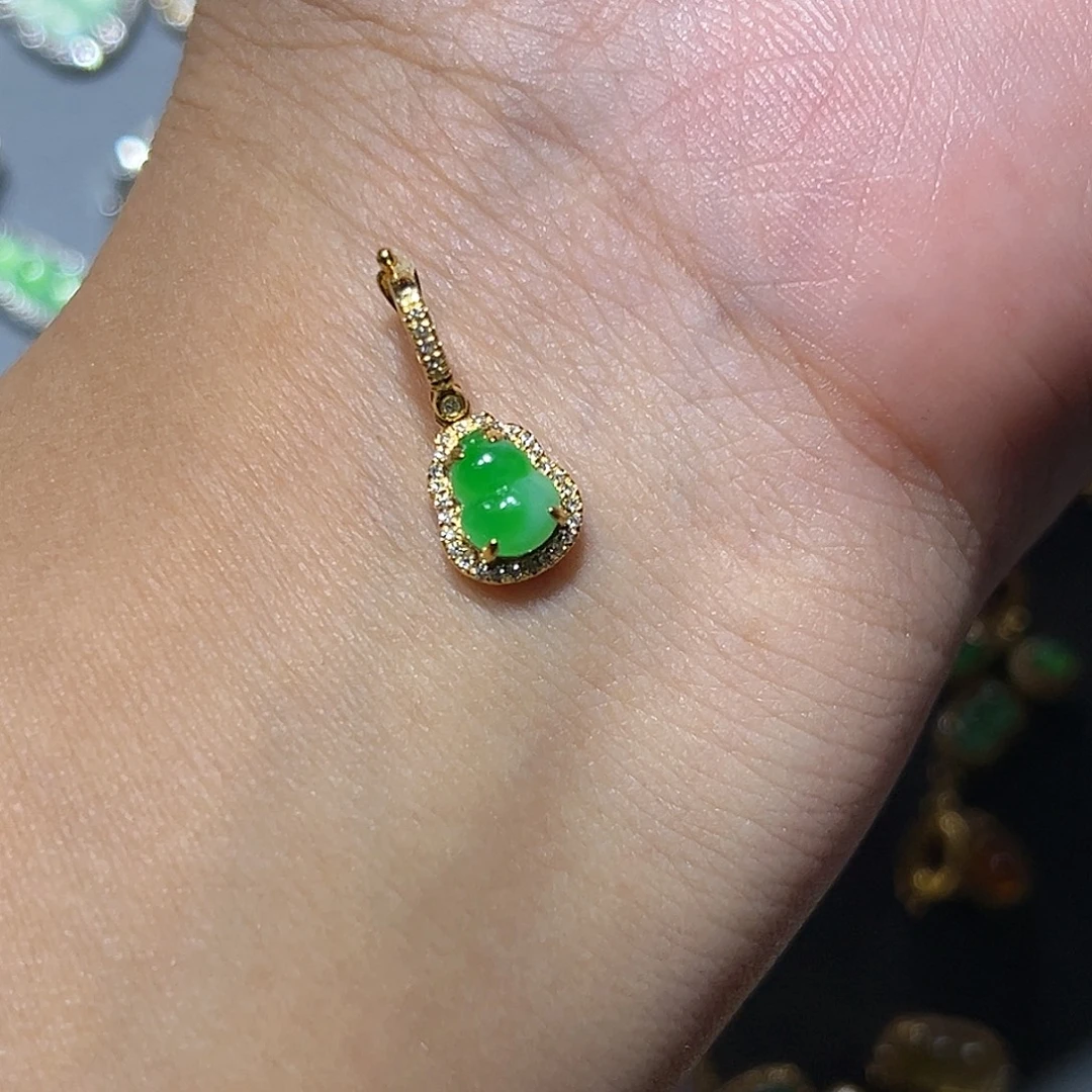 翡翠18K金镶嵌颈饰