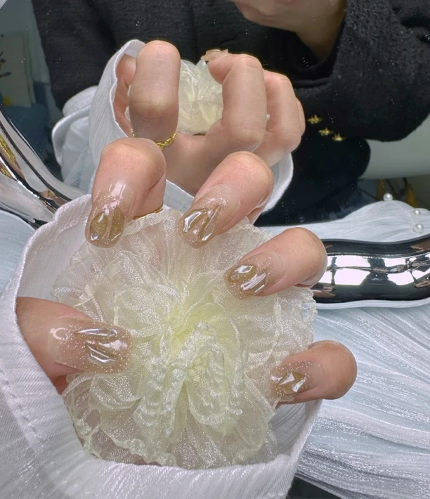 A51【克拉恋人】冰茶色温精灵激光钻钻穿戴甲（中长款方圆甲）重工