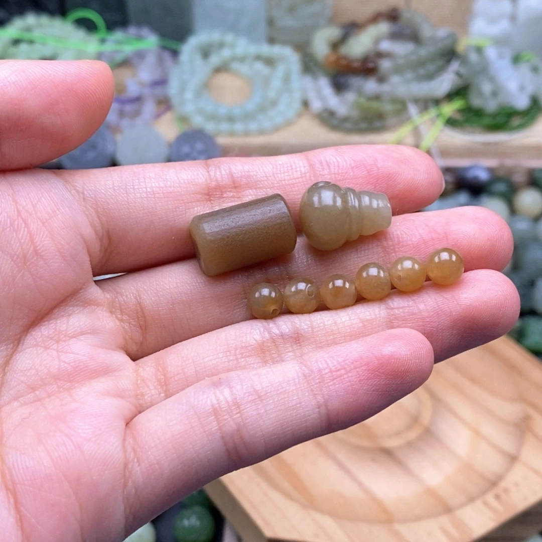 和田玉（糖玉）未镶嵌珠宝奇石