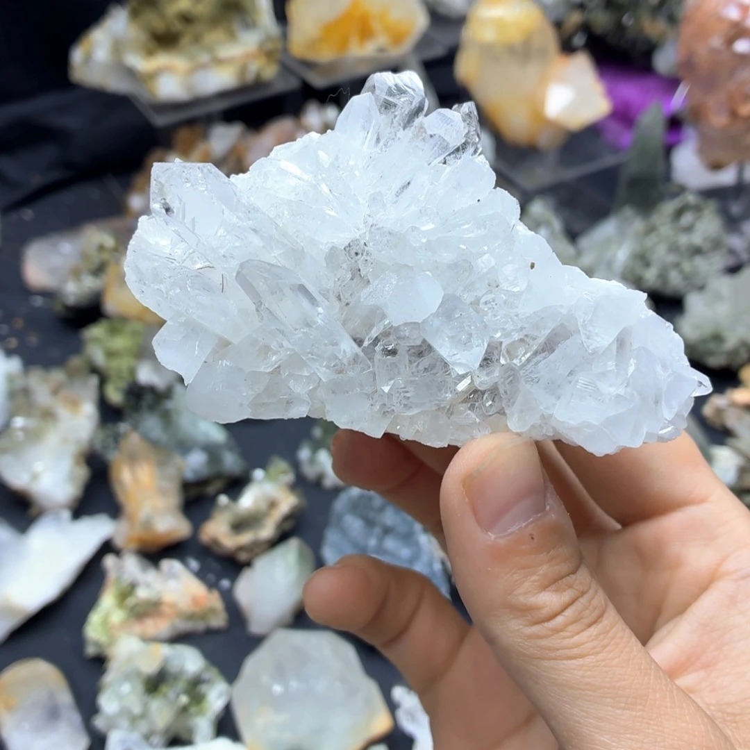 消***员石材超透白水晶簇