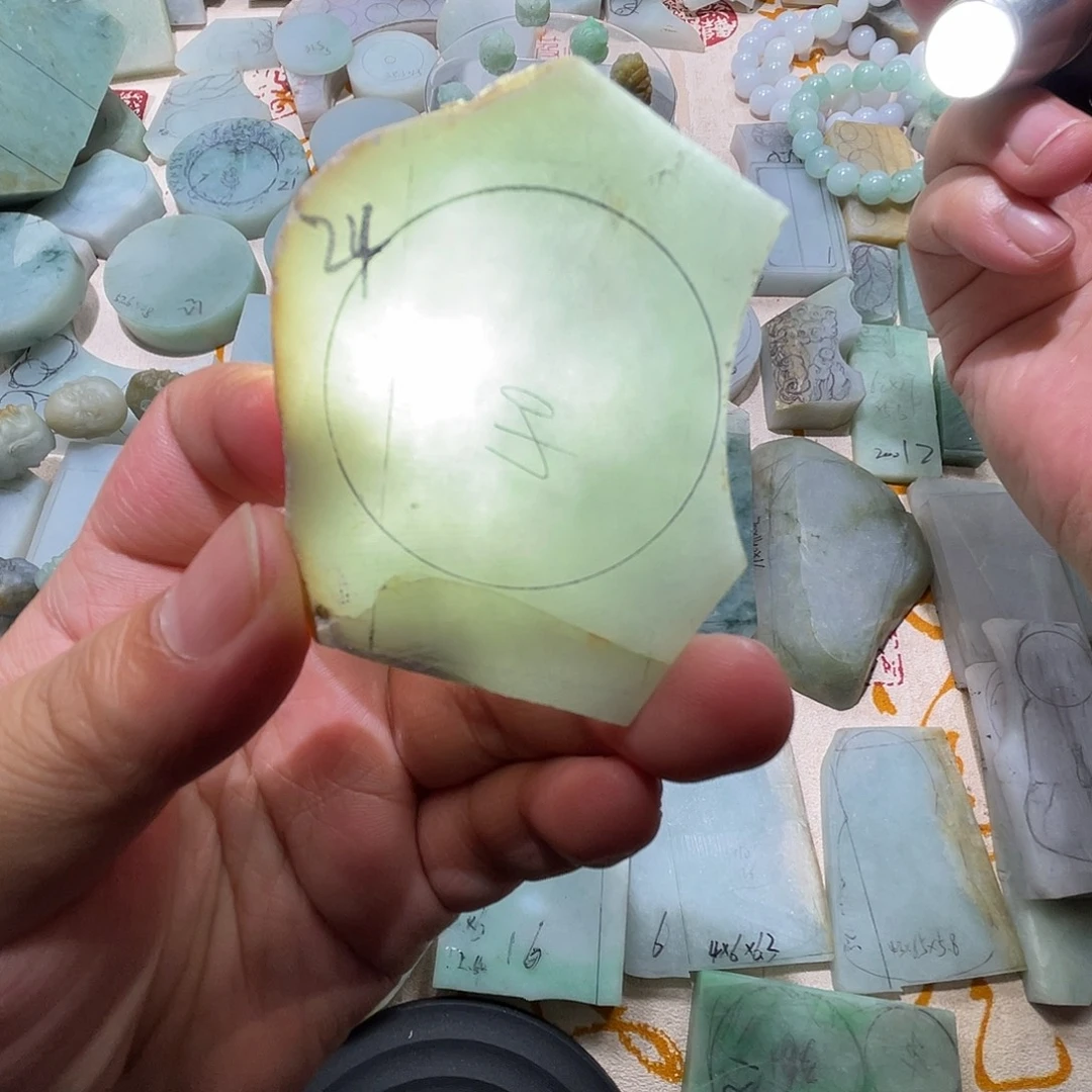 翡翠未镶嵌颈饰天然缅甸A货翡翠毛料