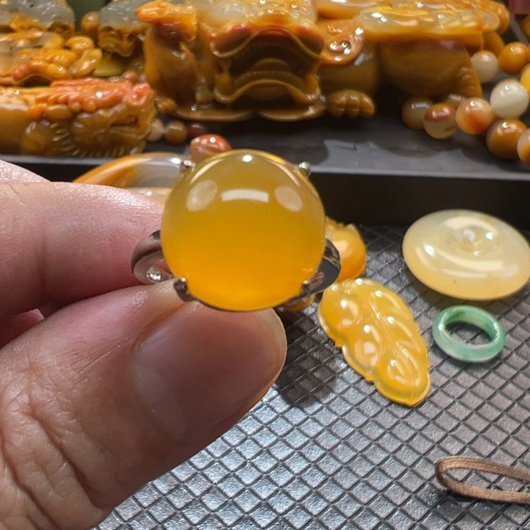 颈饰未镶嵌石英质玉