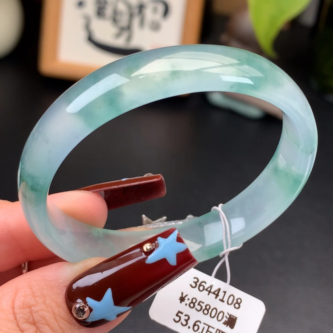 翡翠手镯未镶嵌高冰飘花手镯