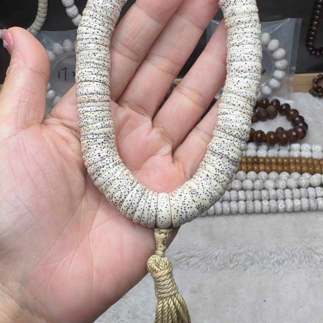 吊坠星月菩提Drfffgghjfjjjjj