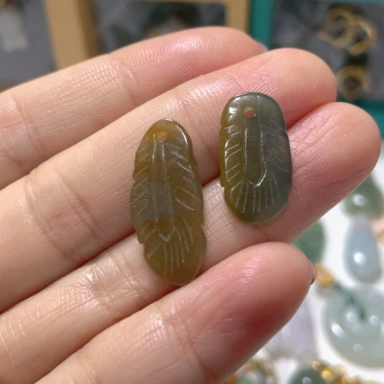 翡翠未镶嵌颈饰羽毛2个