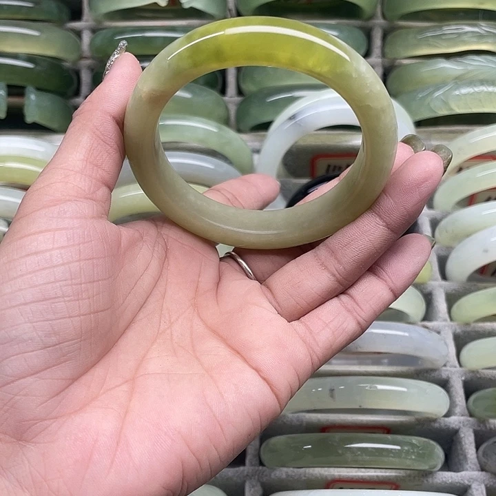 蛇纹石玉未镶嵌手镯138