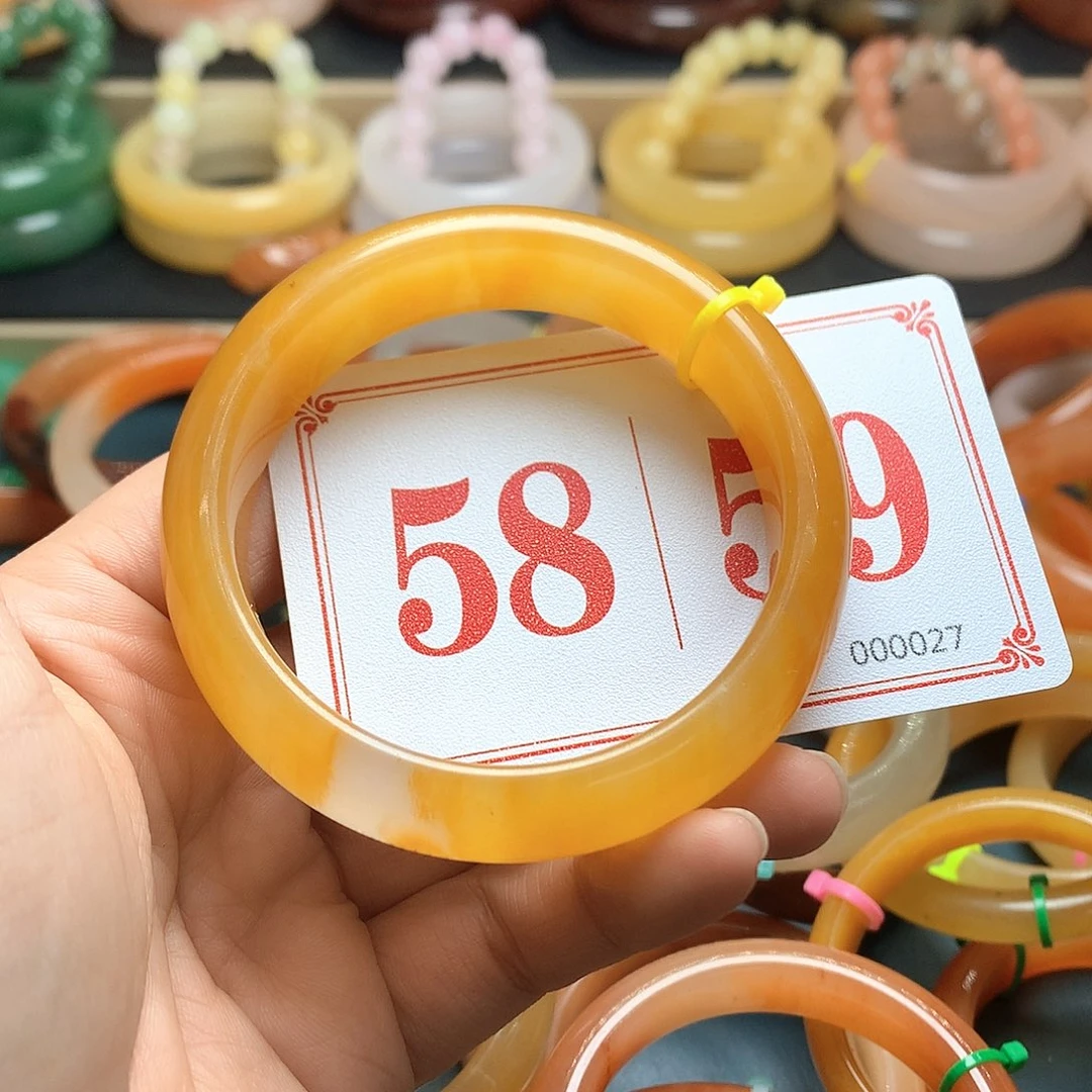 未镶嵌石英质玉（黄龙玉）手镯