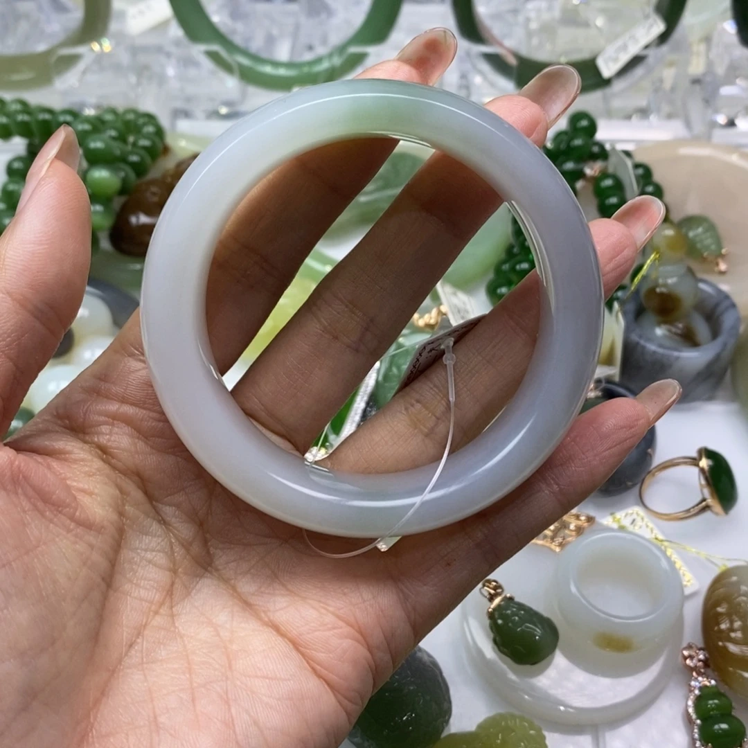 和田玉（翠青玉）未镶嵌手镯