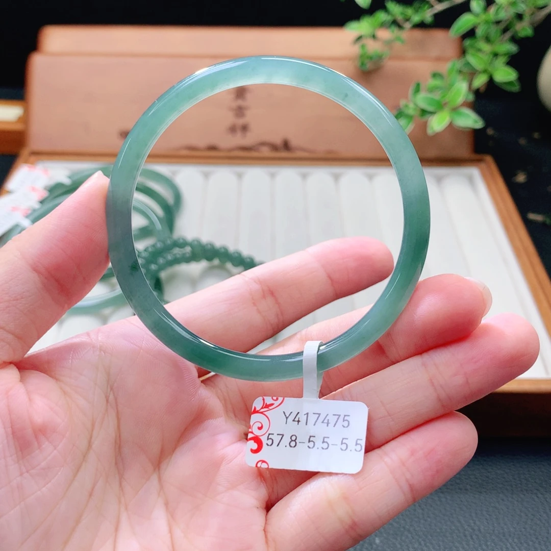 未镶嵌手镯（圆镯）翡翠