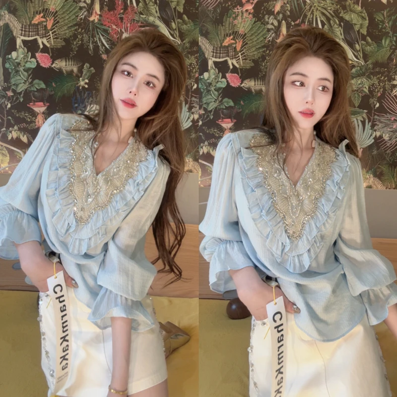 【甜心奶泡】62398重工水钻V领木耳边喇叭袖衬衫