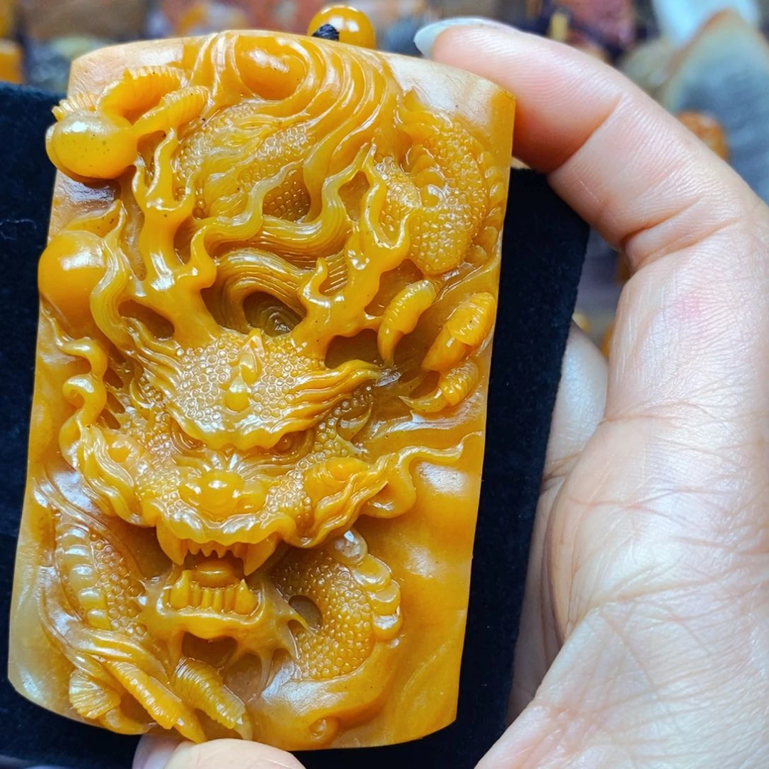 未镶嵌石英质玉（黄龙玉）颈饰