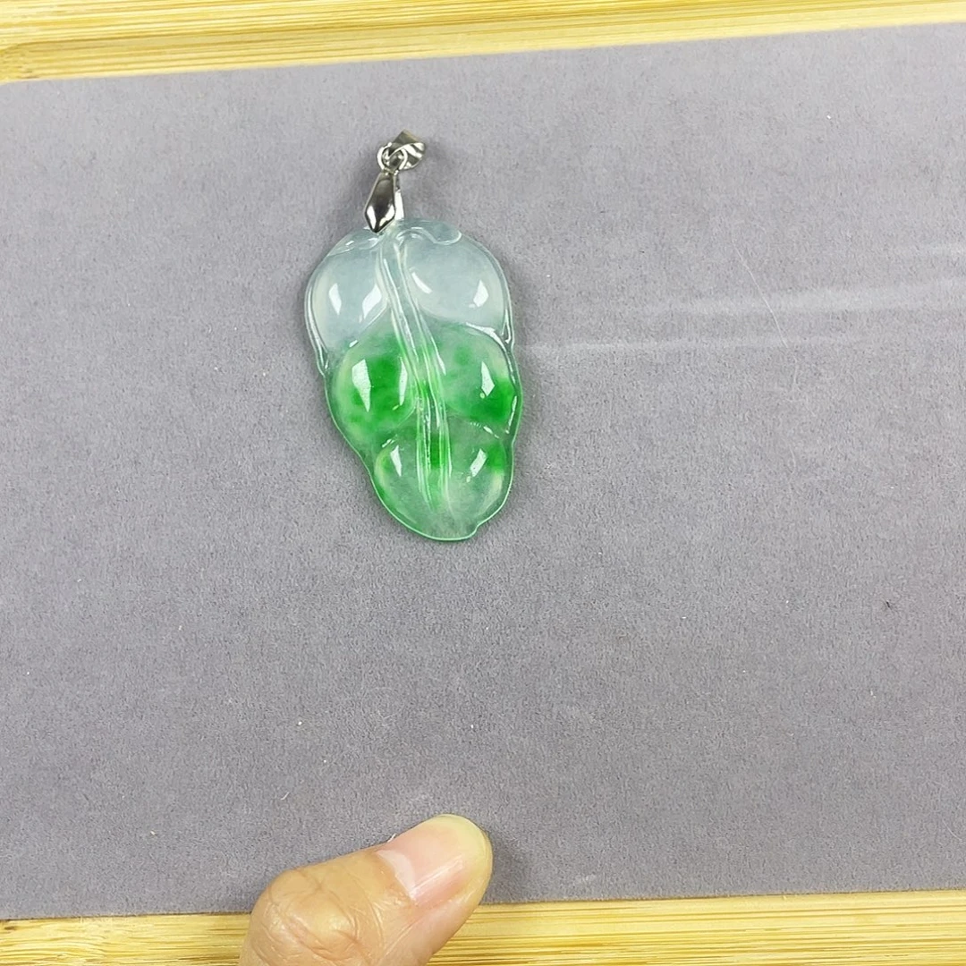 翡翠未镶嵌颈饰吊坠