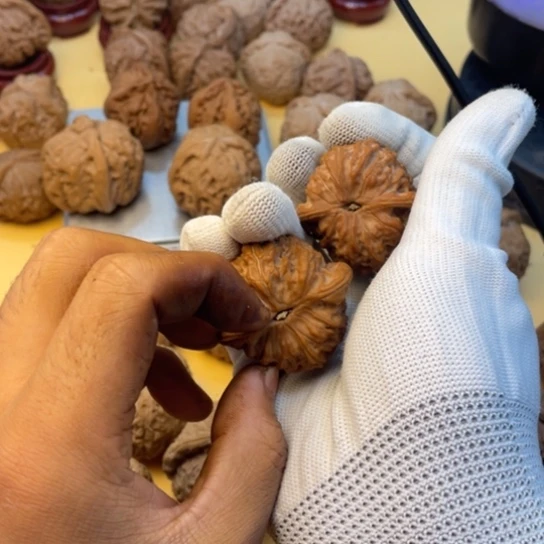 楊****吊坠文玩核桃麒麟
