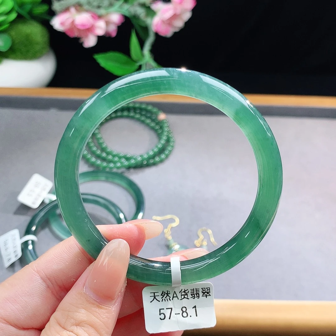 未镶嵌手镯（圆镯）翡翠