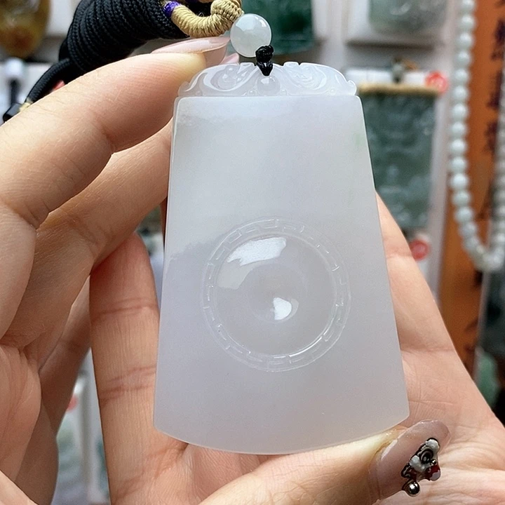 翡翠颈饰未镶嵌每天