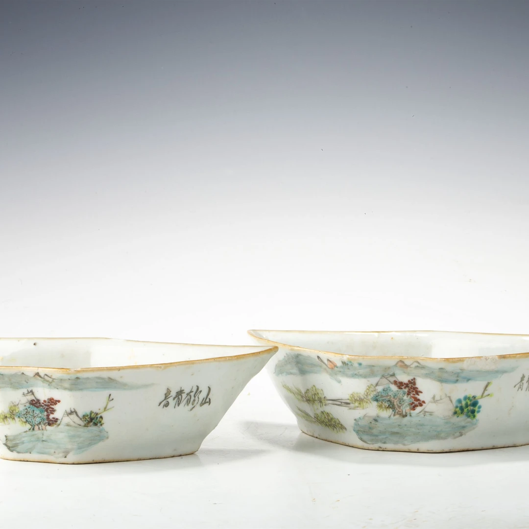 【拍卖-清晚】·浅绛彩山水纹蝠形贡盘一对