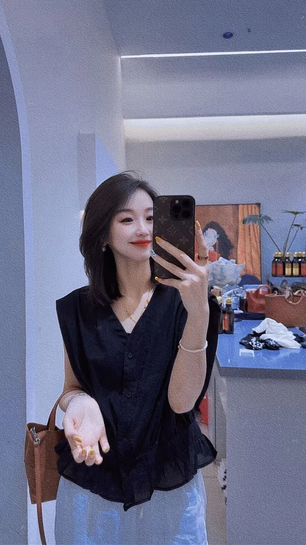 倩倩家V领薄款衬衣