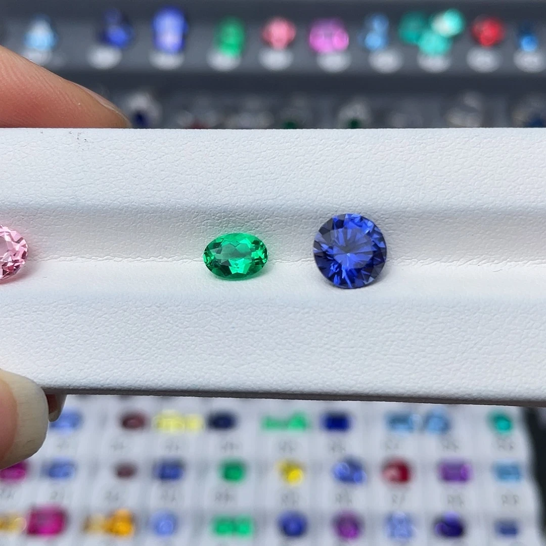 合成（培育）祖母绿裸石未镶嵌癶****圿两个定制戒指