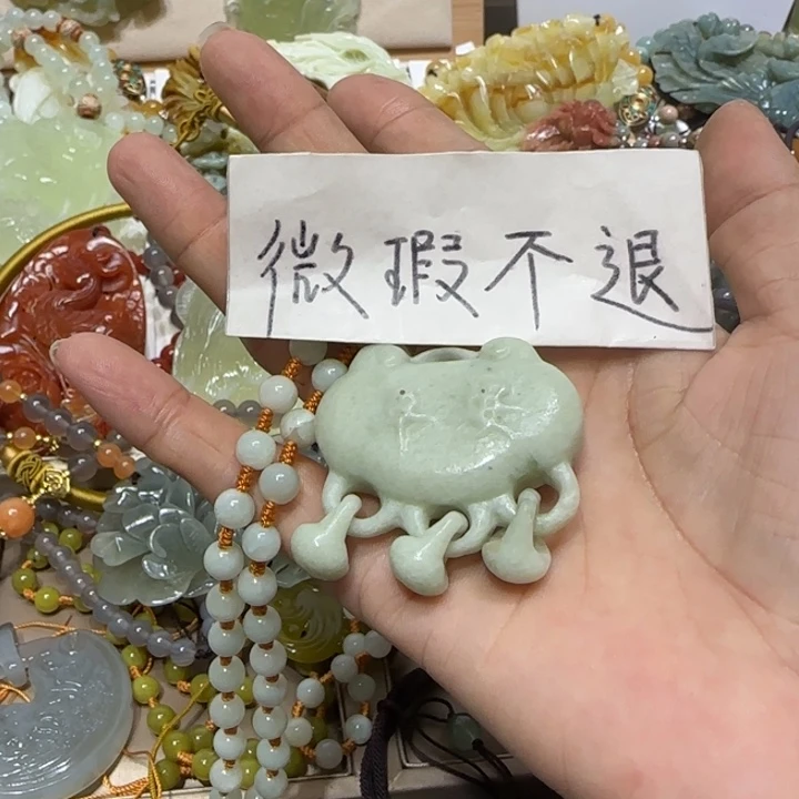 蛇纹石玉吊坠合金