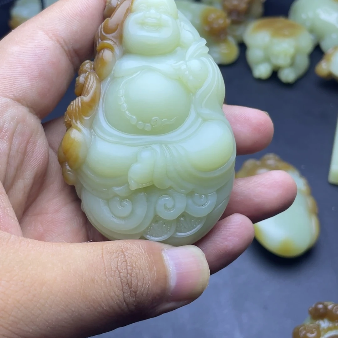 z***x和田玉（糖玉）未镶嵌颈饰
