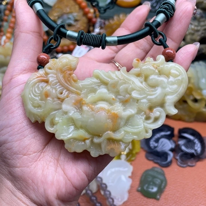 蛇纹石玉未镶嵌吊坠