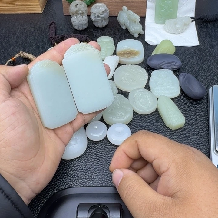 颈饰未镶嵌和田玉临*