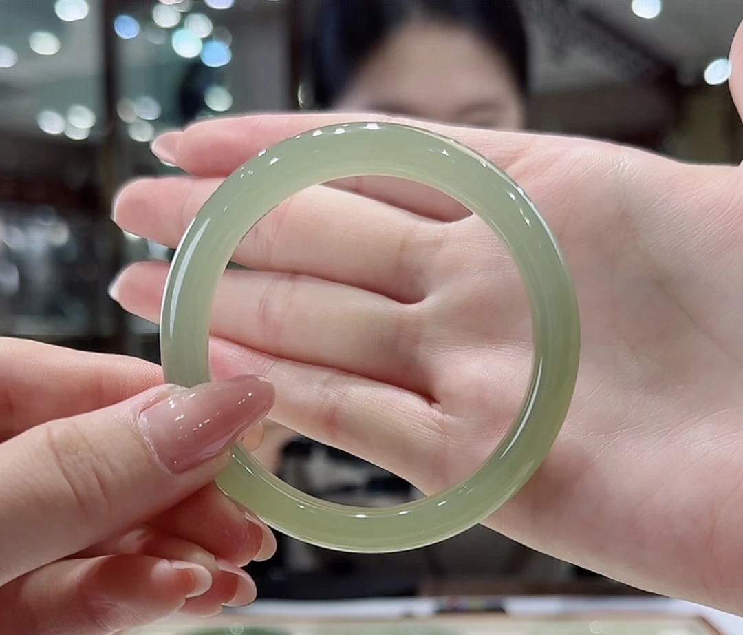 精品和田玉手镯 晴水55+