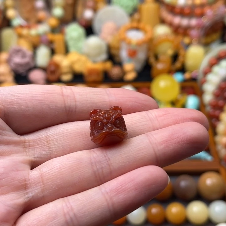 未镶嵌石英质玉（缅黄）珠宝半成品捡漏醒狮