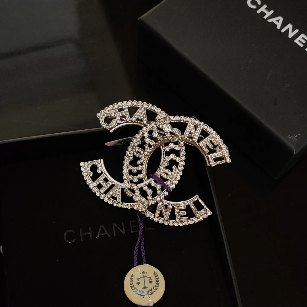 99新 Chanel/香奈儿 Azul-22B 银色镂空满钻字母双C胸针 43631