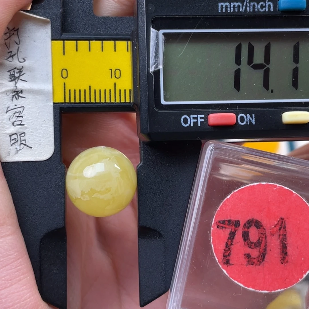 蜜蜡未镶嵌珠宝奇石瑕疵