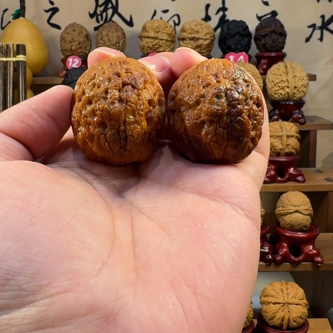 铁核桃把件七彩狮子头