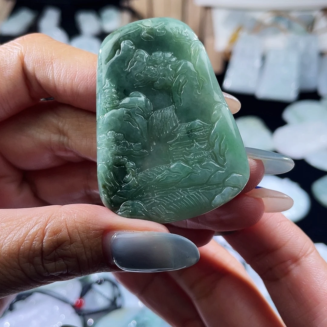 翡翠未镶嵌颈饰山水