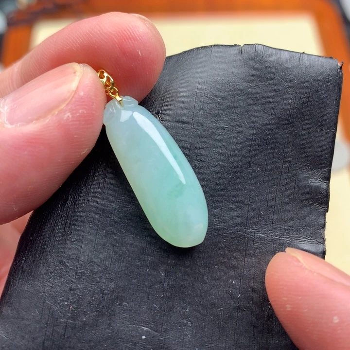 翡翠未镶嵌颈饰福瓜