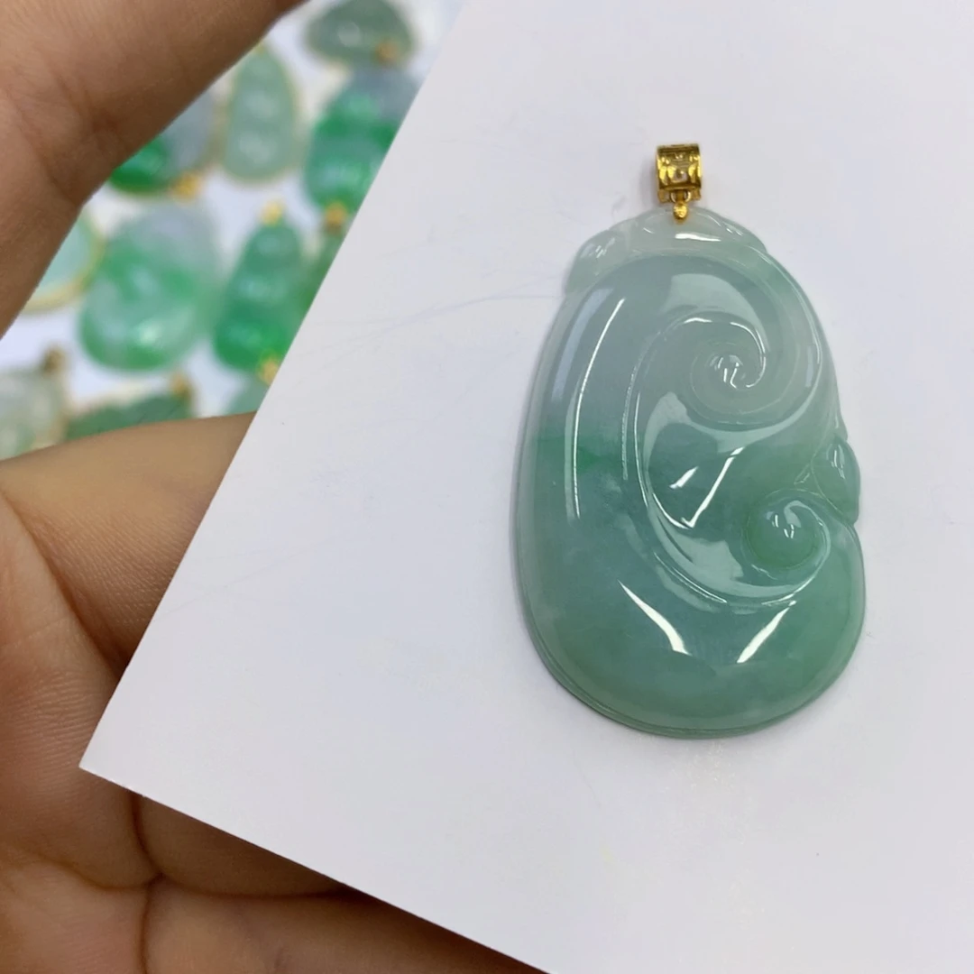 翡翠18K金镶嵌颈饰翡翠