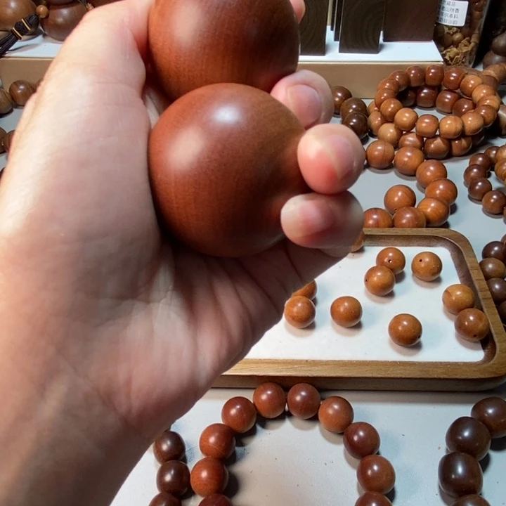 蓝***雲花梨木类老山檀香红肉4.0保健球，焦糖奶甜香