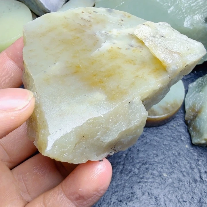 和田玉（糖玉）未镶嵌珠宝奇石