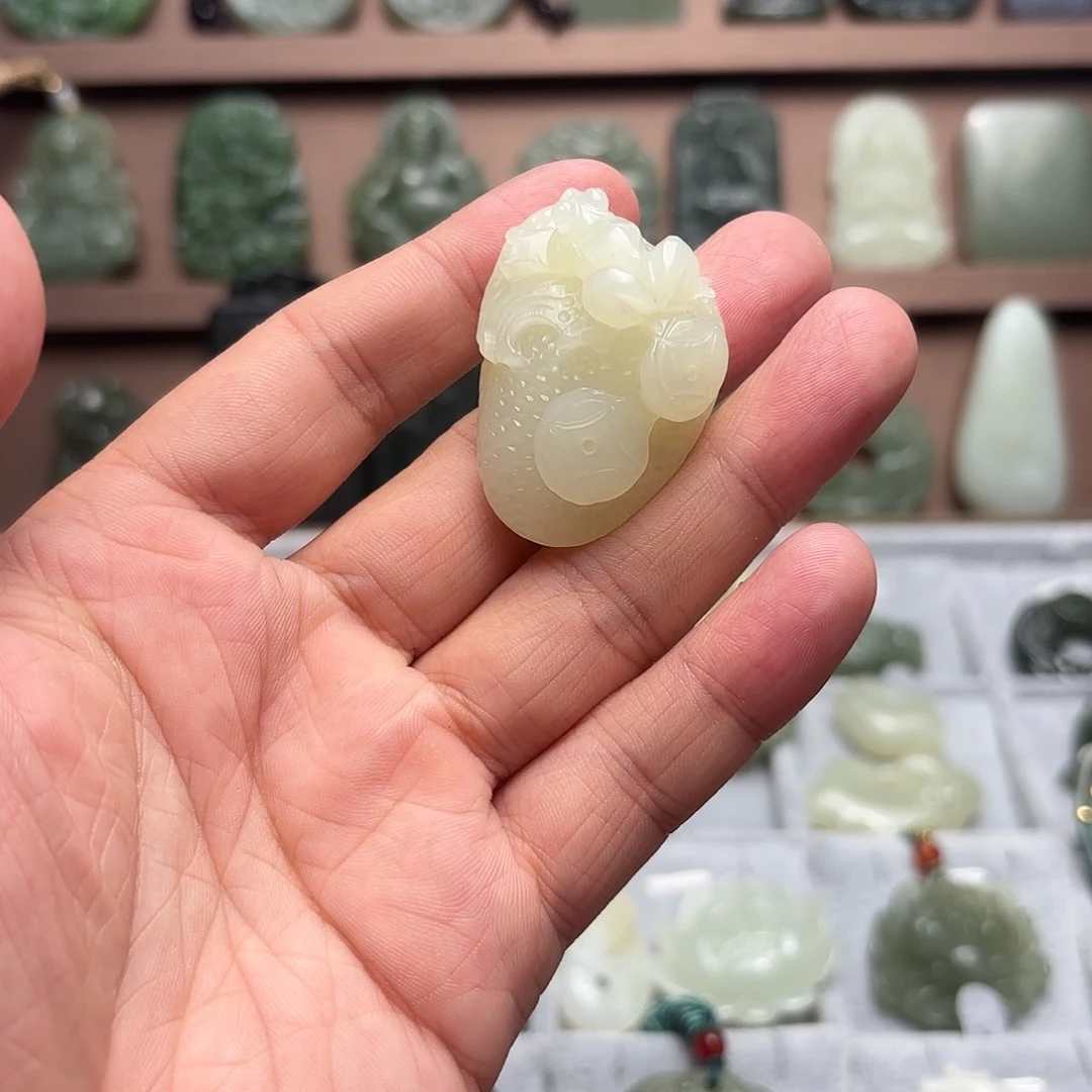 来****颈饰未镶嵌和田玉