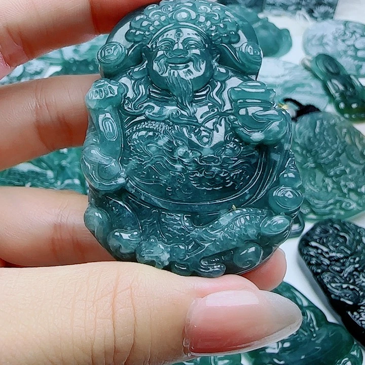 翡翠未镶嵌颈饰多样性发货天然的A货翡翠