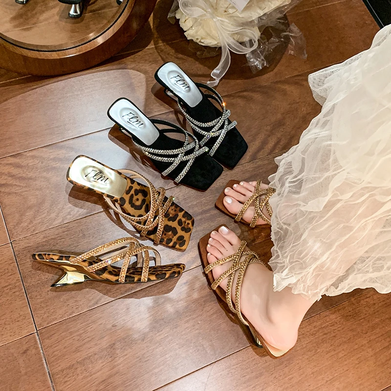 修面胶粘鞋罗马凉鞋配裙子的凉鞋女鞋韩版百搭坡跟豹纹网红
