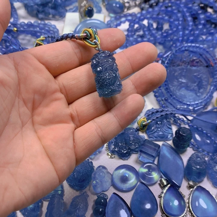 海蓝宝石颈饰未镶嵌贵***事