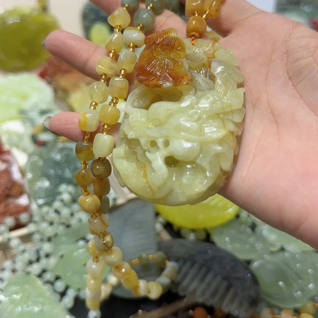 未镶嵌蛇纹石玉吊坠