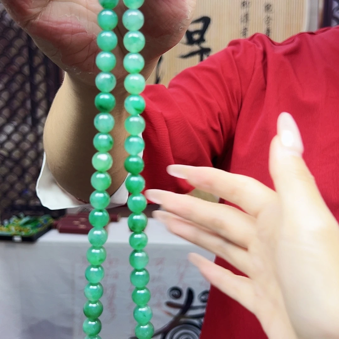 颈饰未镶嵌透闪石质玉