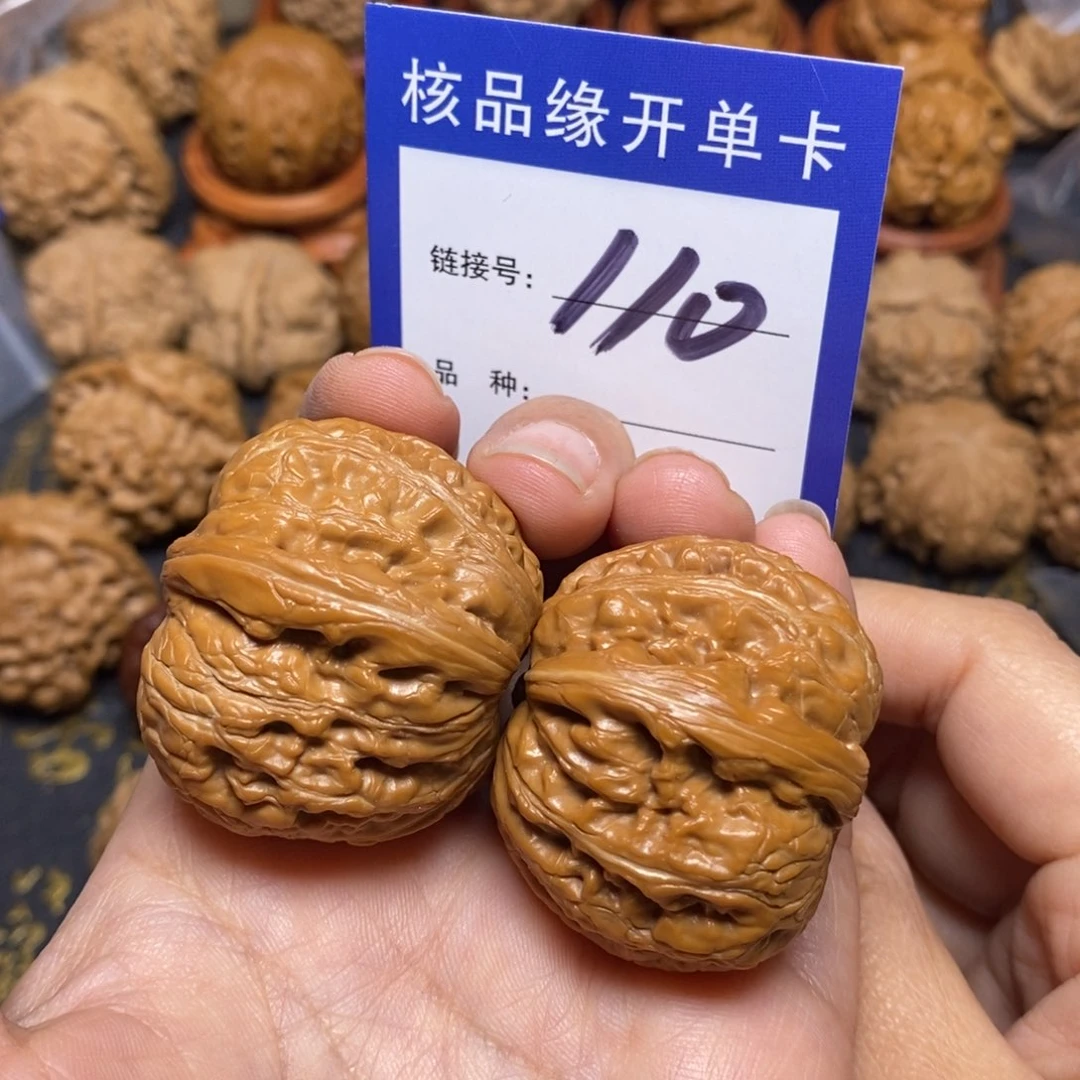 文玩核桃把件L**K元宝39。 110